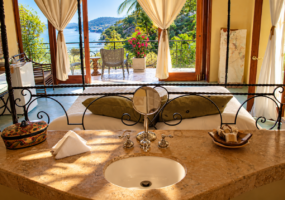 amor-boutique-hotel-primer-beso-oceanview-bathroom